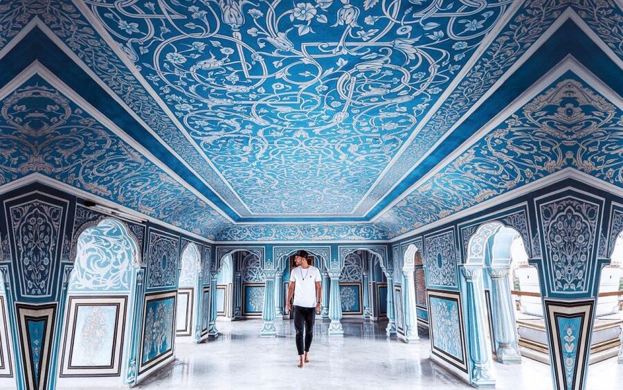 Jaipur: Private Tour for Instagram and Photography Lovers - City Palace and the Chandra Mahal walls