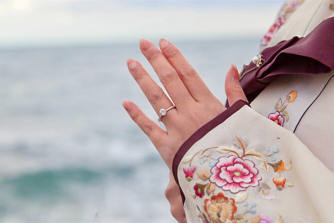 [Jeju] Hanbok Private guide tour & photo session in beautiful Yongduam rock, - The private format and the one-hour pace