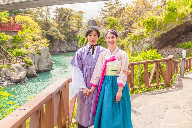 [Jeju] Hanbok Private guide tour & photo session in beautiful Yongduam rock, - Practical booking advice before you go