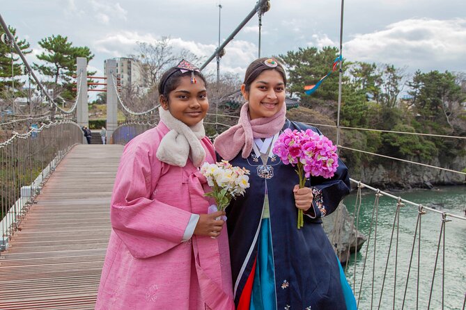 [Jeju] Hanbok Private guide tour & photo session in beautiful Yongduam rock, - Meeting Jeju’s haenyeo by the sea