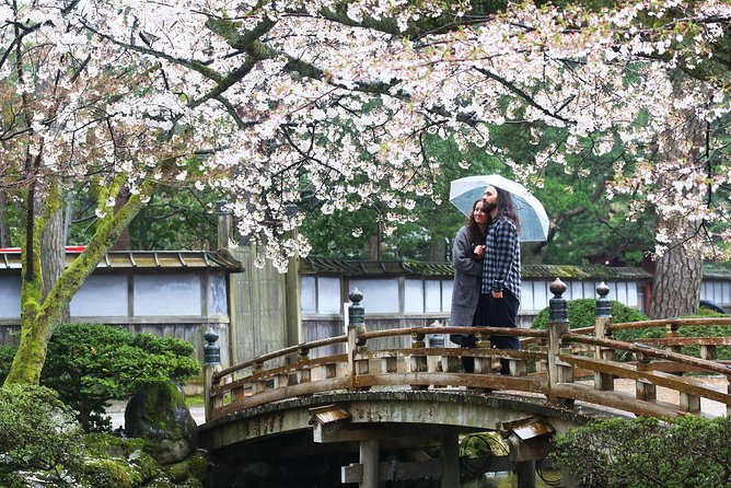 Kanazawa private half day/Photoshoot by professional photographer - Transport, timing, and group size