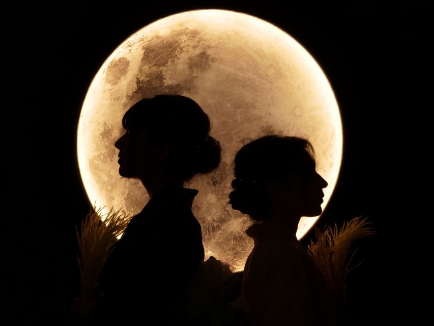 Kanazawa: Selfie Photo Experience with Rental Kimono - Moon - The kimono rental and getting ready
