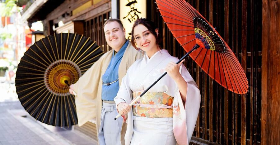Kimono photoshoot-Includes 100 photo data - Outdoor Photos Among Shinsaibashi’s Older Buildings