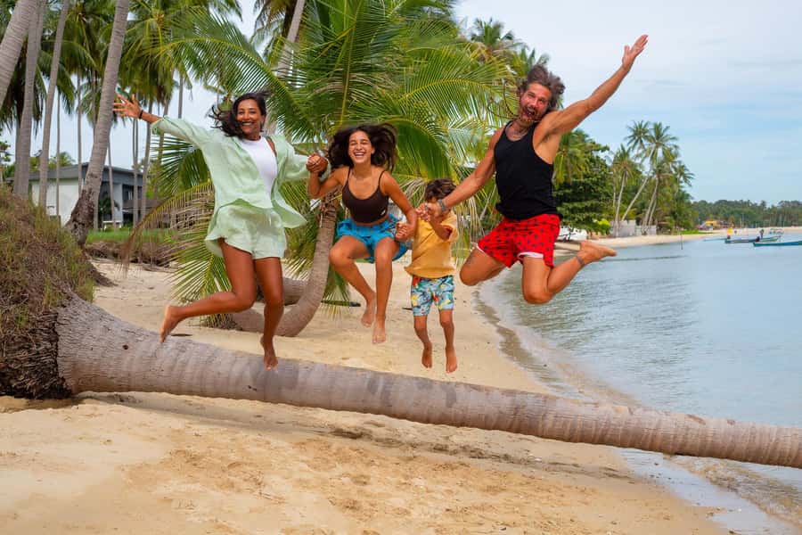Koh Samui: Private Photoshoot for Couples & Families - The best time is early or late