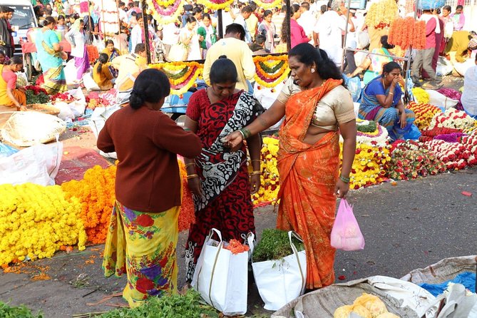 KR Market Photo Walk - What the guides add to the experience