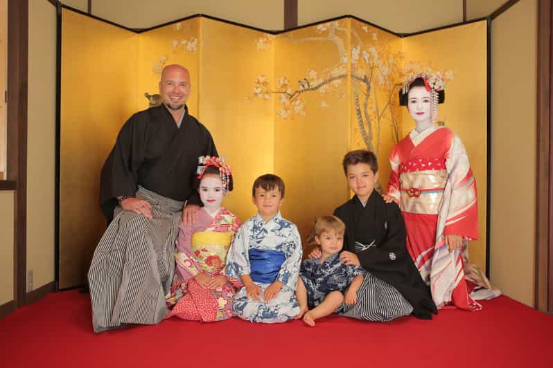 Kyoto kiyomizu Temple : Maiko and Samurai Family Photoshoot - From Kiyomizu-michi bus stop to Studio Shiki