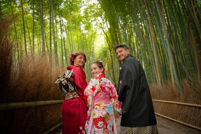 Kyoto Photography Masterclass - Private Photography Lesson - Ninenzaka: texture, slope, and the human scale