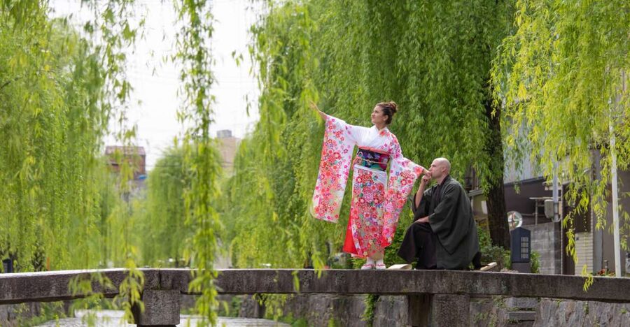 Kyoto: Private romantic photoshoot for couples - A Kyoto photo session built around your story