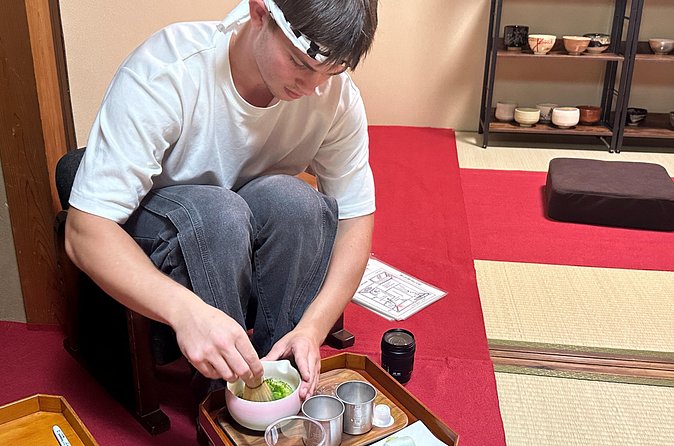Kyoto Tea Ceremony and Samurai Photo Session - Samurai armor turns the final minutes into a photo session