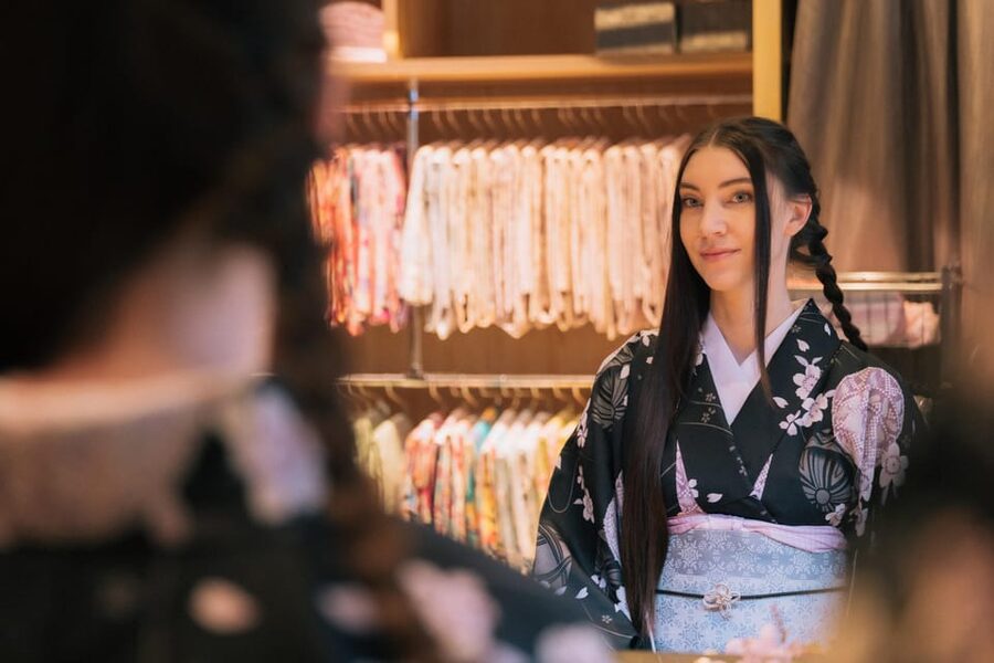 Kyoto: Tea Ceremony with Kimono and Photoshoot - Watching the tea ceremony in English