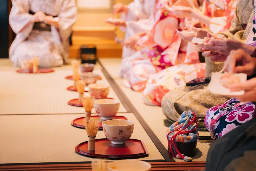 Kyoto: Tea Ceremony with Kimono and Photoshoot - Choosing between Gion and Nishiki Market