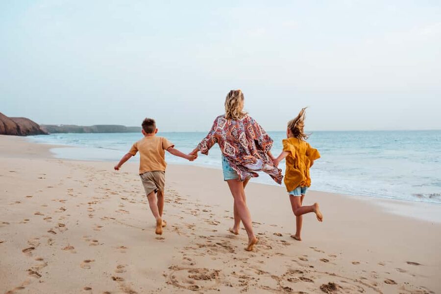 Lanzarote: Puerto del Carmen Photoshoot with Video Option - What the photographer adds to the experience