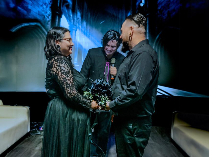 Las Vegas: Haunted House Wedding Ceremony + Photography - A Halloween chapel instead of a traditional wedding room