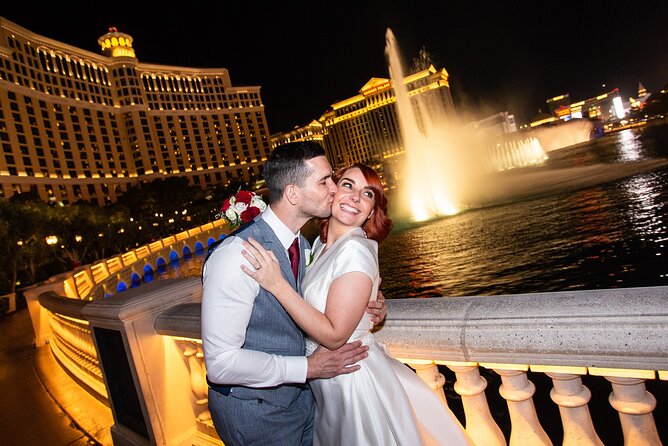 Las Vegas Strip by Super Stretch Limo with Personal Photographer - What this Las Vegas limo tour really offers