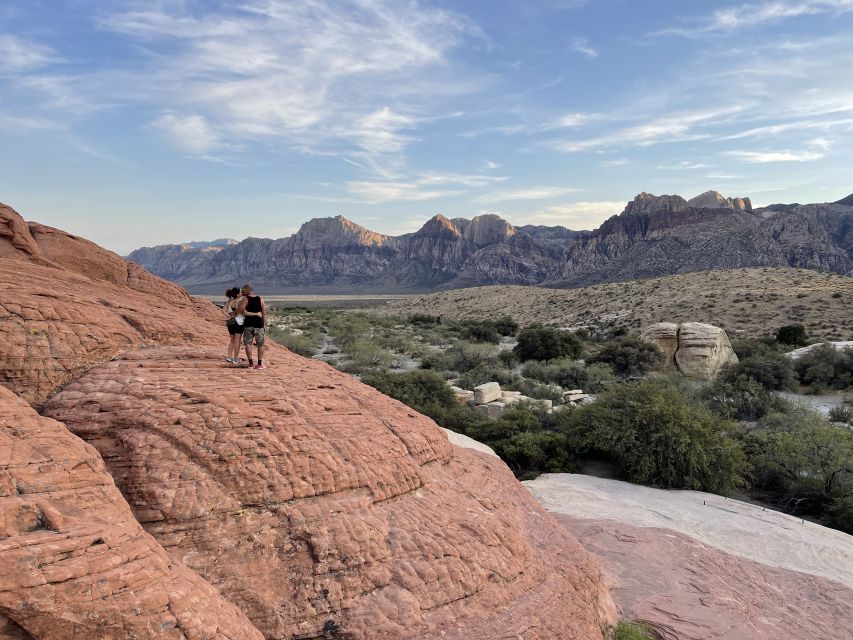 Las Vegas: Sunset Hike and Photography Tour Near Red Rock - Who should book this Red Rock outing?