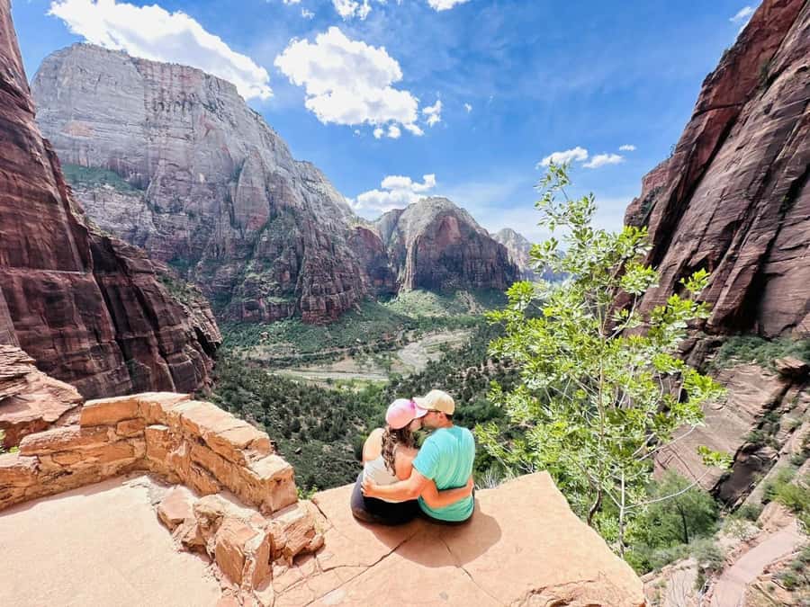 Las Vegas: VIP Guided Photography & Hiking Tour of Zion NP - Weeping Rock and the Art of Looking Up