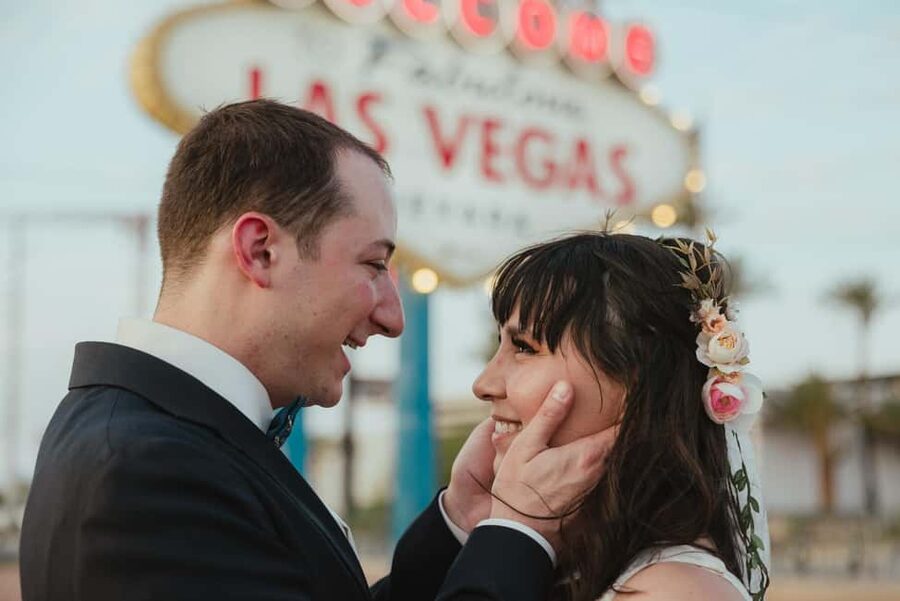 Las Vegas: Wedding Chapel Photography Session - Service quality and the small amount of public feedback