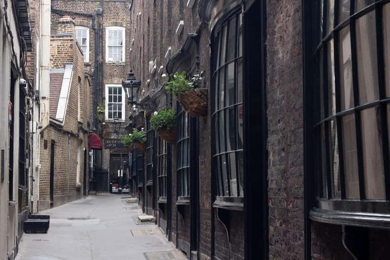Lights, Camera, London! Movie Locations Walking Tour - What the movie clips add