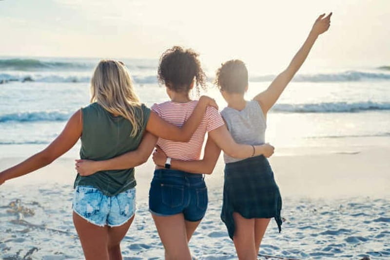 Lisbon: Bachelorette Party Photoshoot Tour - Casa dos Bicos and Lisbon’s old-street character