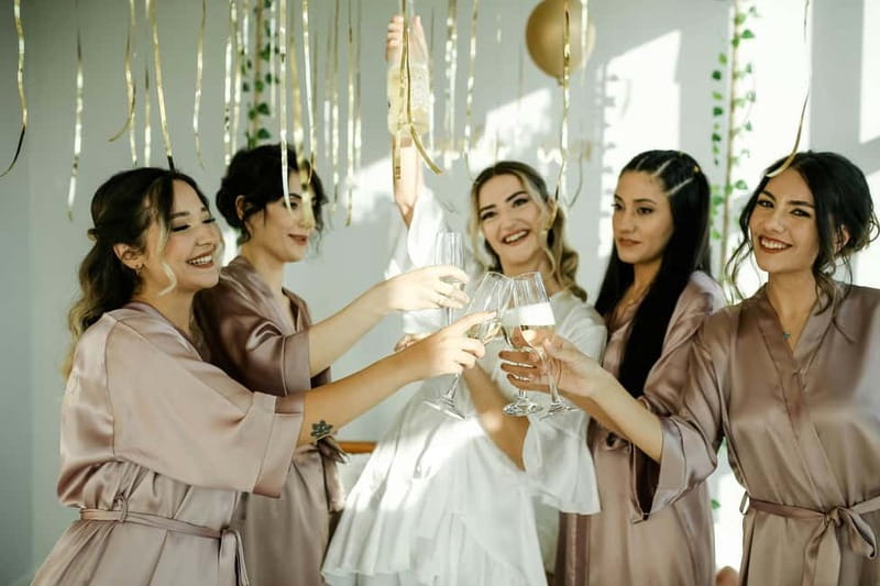 Lisbon: Bachelorette Party Photoshoot Tour - What the photographer adds