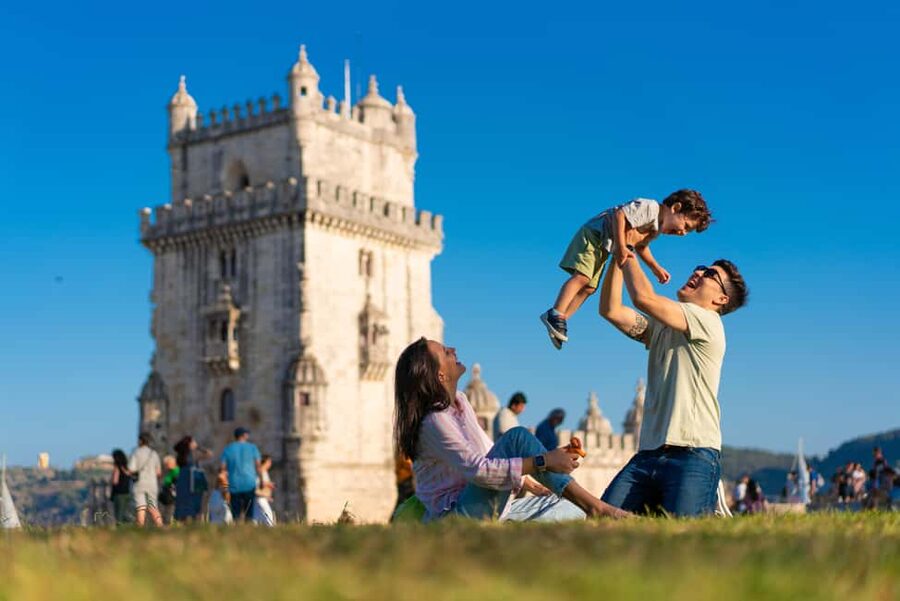 Lisbon: Belem Photoshoot - How the photographer shapes the session