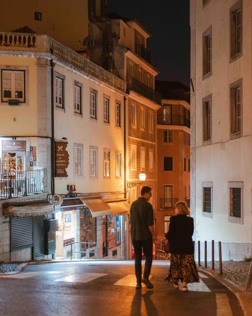 Lisbon lights: A Cinematic Photoshoot at night - How the Cinematic Style Changes the Photos
