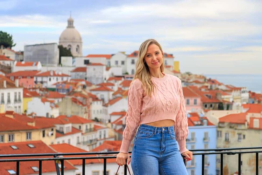 Lisbon: Photoshoot with a Professional Local Photographer - Santa Luzia and Portas do Sol viewpoints