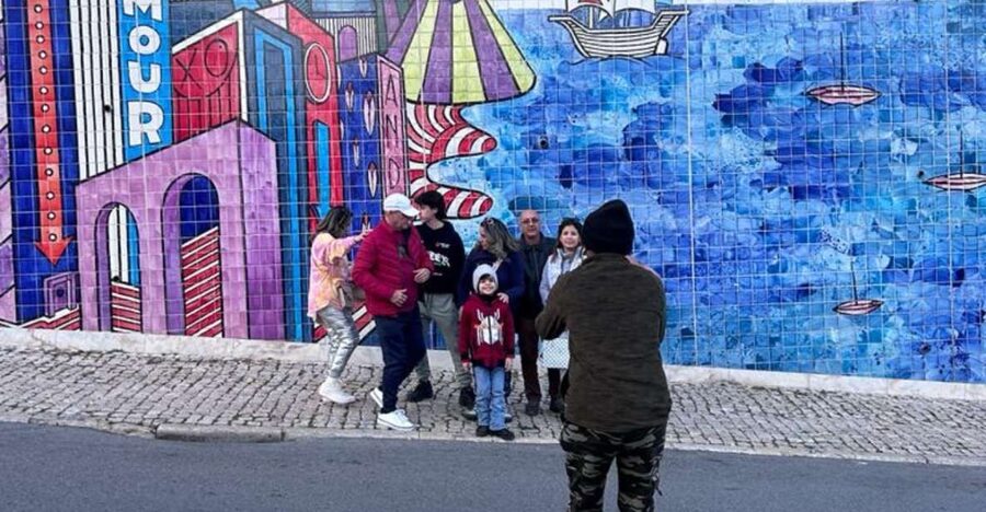 Lisbon Private Sightseeing Photography Tour with Tuk Tuk - What the photography service adds