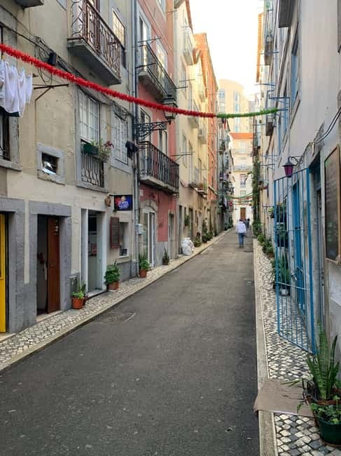 Lisbon TukTuk Tour - Smooth & Fun - Best Instagram Spots - Who will get the most from this tour