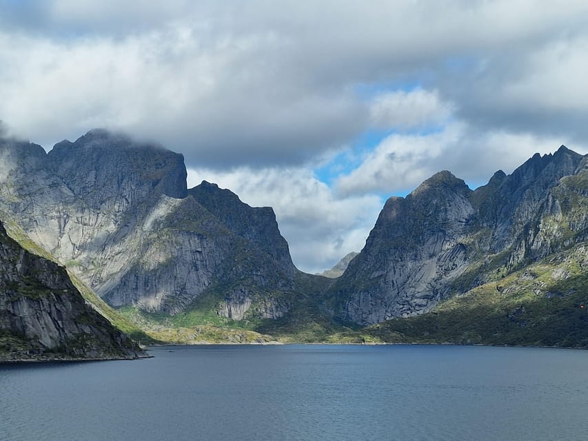 Lofoten: Reine, Hamnøy, and Skariskøya Photo Tour - What makes the guides valuable