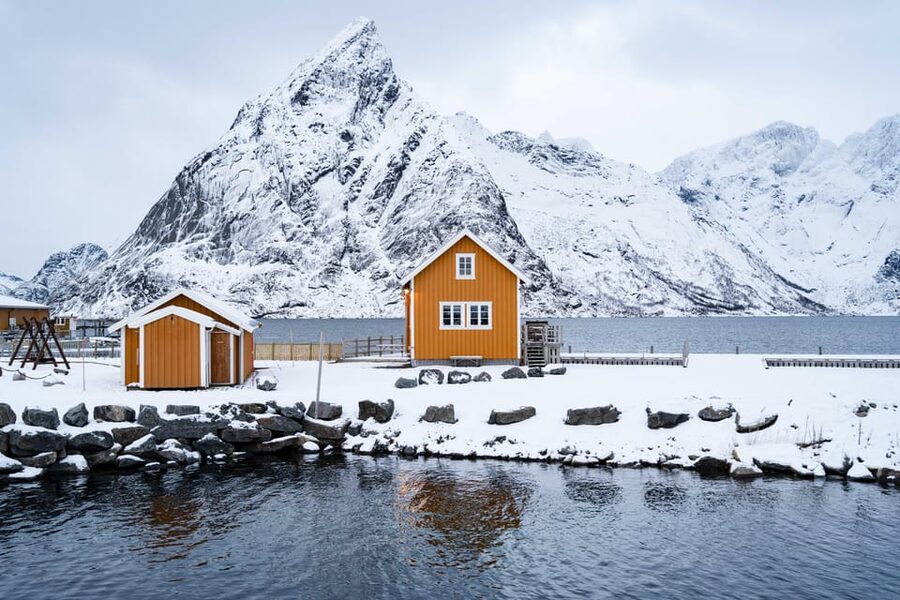 Lofoten: Reine, Hamnøy, and Skariskøya Photo Tour - Reine: dramatic mountains and working village life