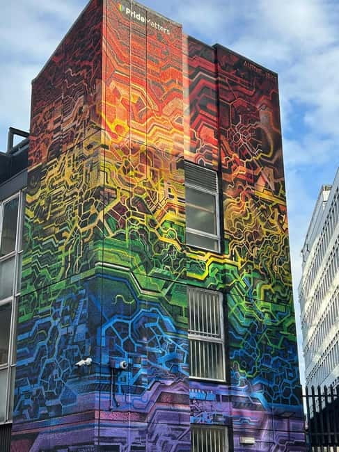 London: East End Instagrammable Street Art & Graffiti Tour - New Inn Broadway and the Curtain Theatre