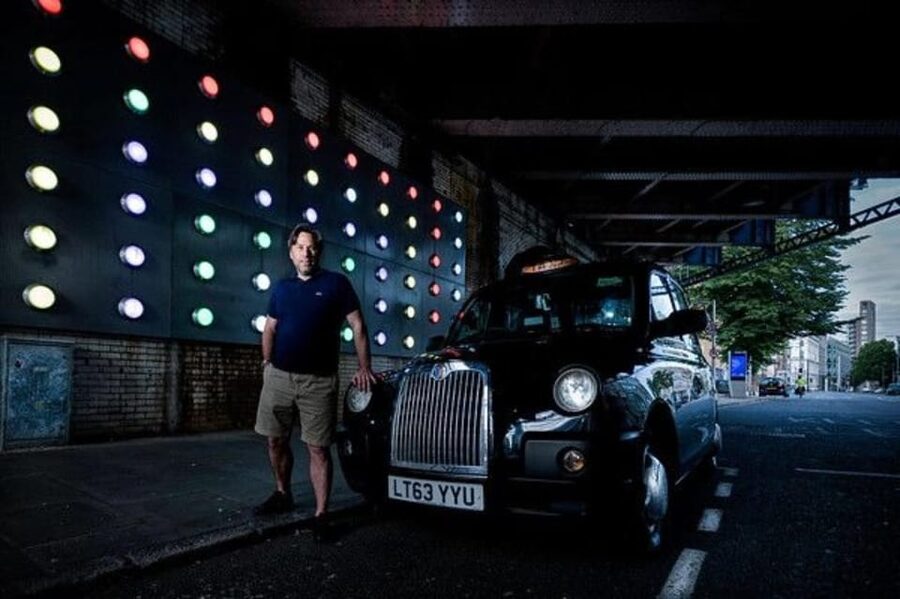 London: Instagram Photos Black Cab Tour with Hotel Pick Up - Guides make the schedule work