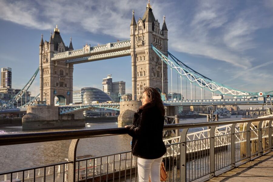 London: Private 30-Minute Photo Shoot at Tower Bridge - The four main backdrops and what they add