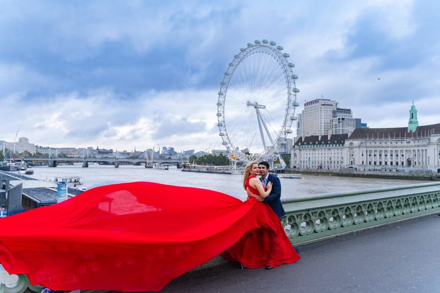 London: Private Flying-dress Photoshoot @jonadress - A London portrait with a little theater