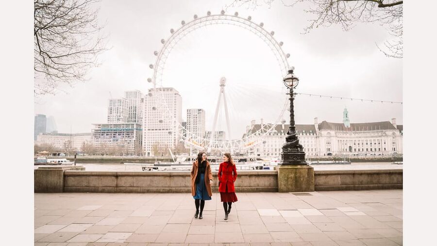 London: Private Photography with Professional Photographer - Mori Wang’s approach to posing and natural photos