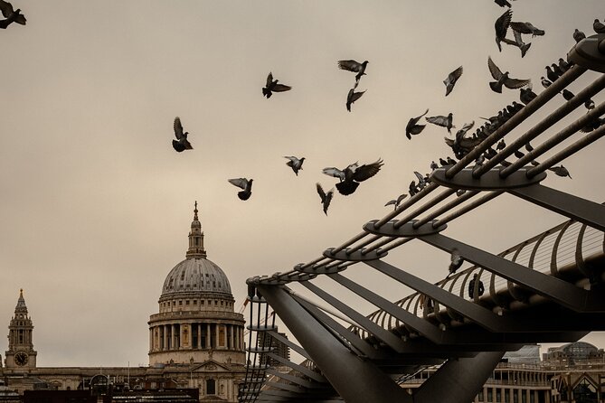 London through the lens: Iconic photo spots, hidden gems & food. - The walk to Borough Market