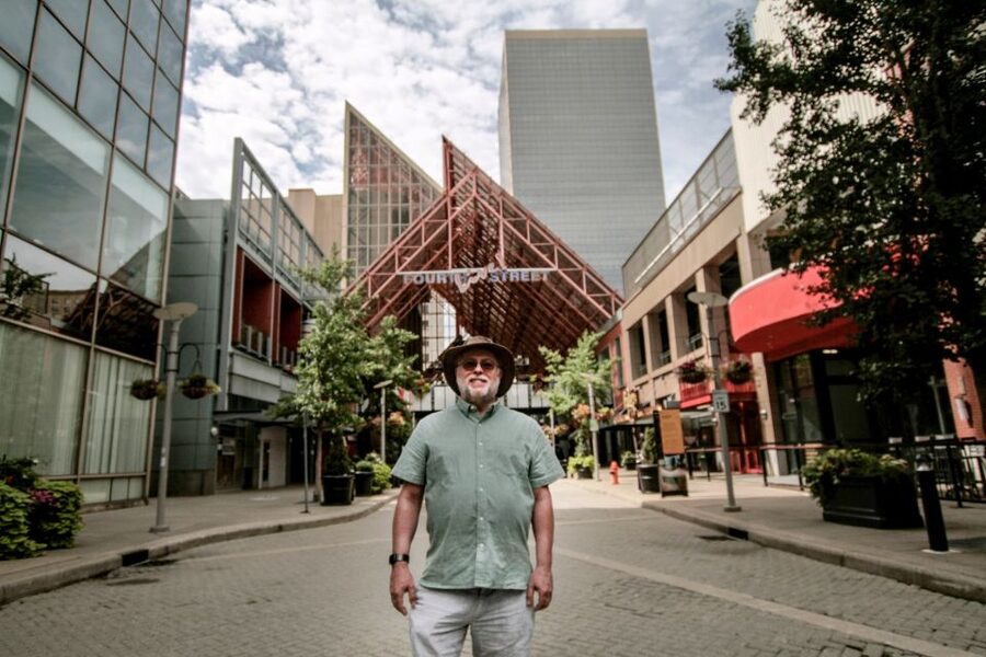 Louisville: Photoshoot Walking Tour with Pictures - Why a walking photoshoot works in Louisville