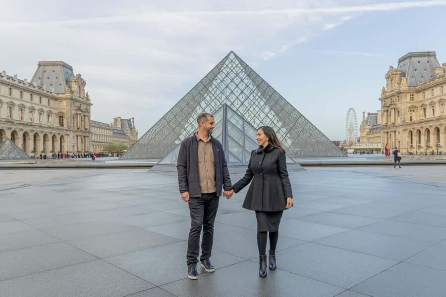 Louvre area photo shoot by Paris photographer - What Syed’s feedback tells you about the experience