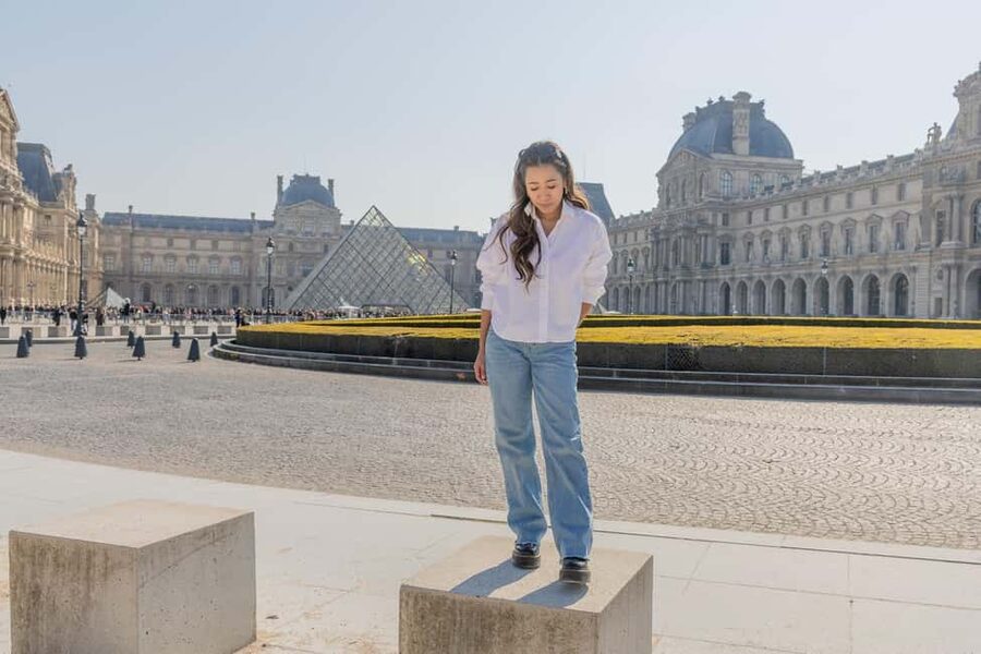 Louvre area photo shoot by Paris photographer - Who should book this photo shoot?