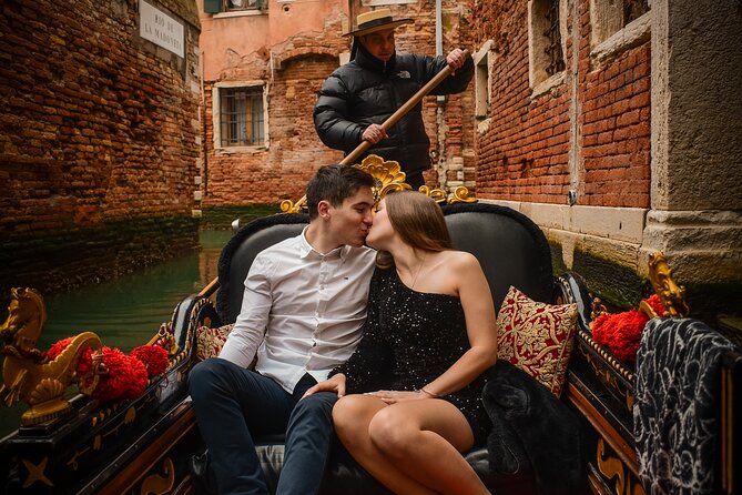 Luxurious Photoshoot in Venice - Starting at Rialto Bridge
