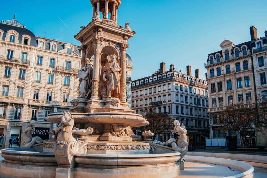 Lyon: Photoshoot Experience - A Lyon photo session built around your own setting