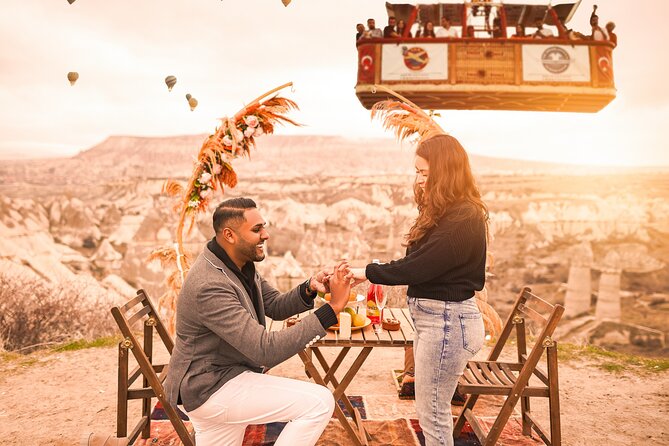 Marriage Proposal and Photoshoot in Cappadocia with Balloon view - The photographer and the final images