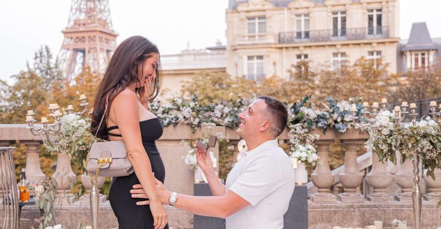 Marriage Proposal in Paris + Photographer 1h-Proposal agency - A prepared Eiffel Tower proposal, not a do-it-yourself surprise
