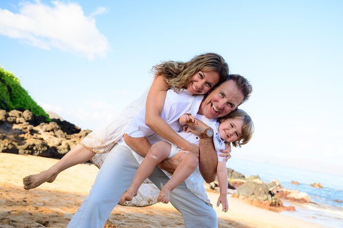 Maui Family and Couple Beach Photo Session - Meeting at Po‘olenalena Beach in South Maui