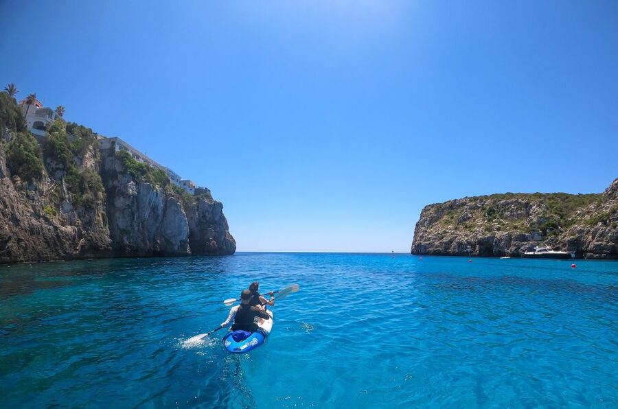 MENORCA: Kayak cave route + photo session. - What makes the small group valuable