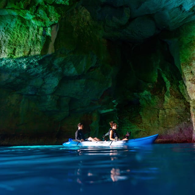 MENORCA: Kayak cave route + photo session. - Reaching Cova d’en Xoroi by kayak
