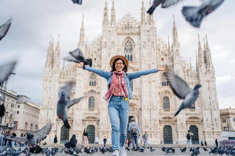 Milan: Photoshoot at the Cathedral - The 30-minute package: a focused Duomo souvenir