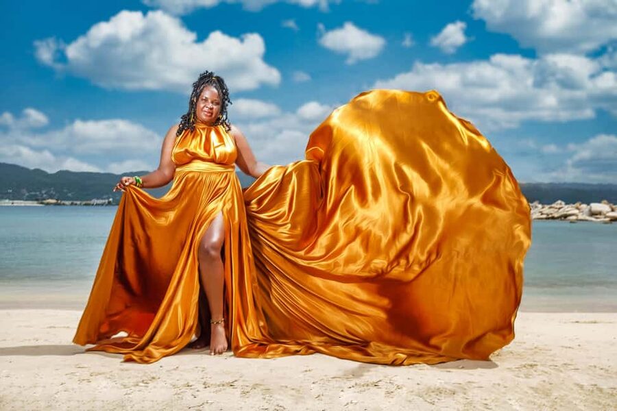 Montego Bay: Flying Dress Photoshoot in Montego Bay Jamaica - Getting the photographs after the appointment