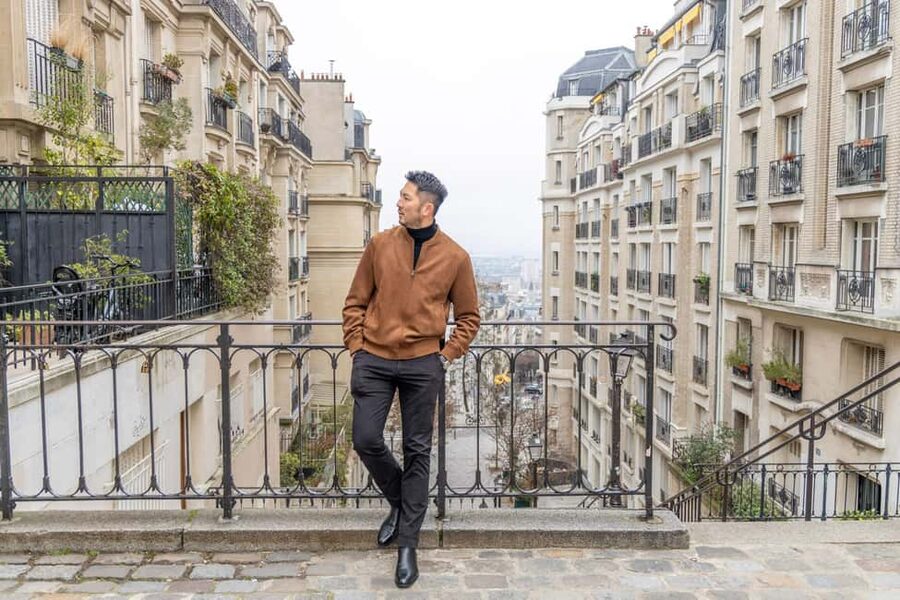 Montmartre Sacre Coeur area photoshoot by Paris photographer - Walking through Montmartre’s streets and squares